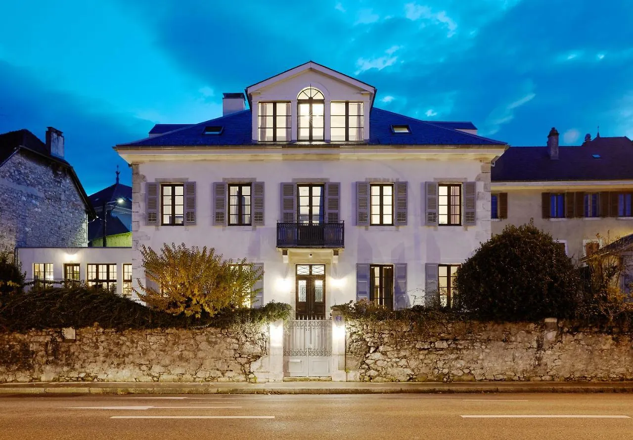 Le Boutik Hotel Annecy 3*,